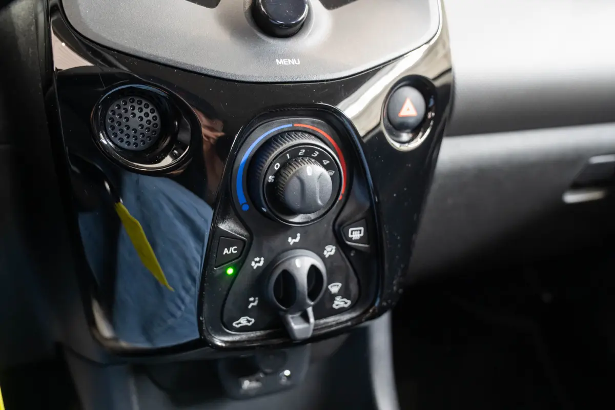 1.0 e-VTi Style | Airco | Cruise Controle | Bluetooth | Elektrische Ramen | LED | Getint Glas |
