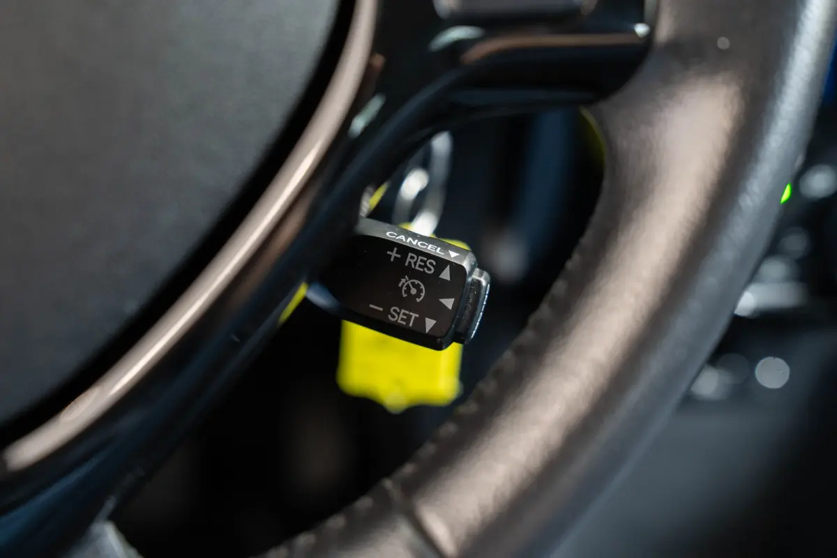 1.0 e-VTi Style | Airco | Cruise Controle | Bluetooth | Elektrische Ramen | LED | Getint Glas |