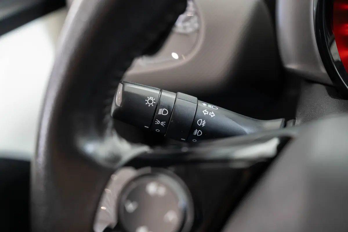 1.0 e-VTi Style | Airco | Cruise Controle | Bluetooth | Elektrische Ramen | LED | Getint Glas |