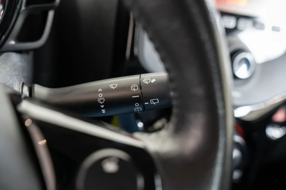 1.0 e-VTi Style | Airco | Cruise Controle | Bluetooth | Elektrische Ramen | LED | Getint Glas |