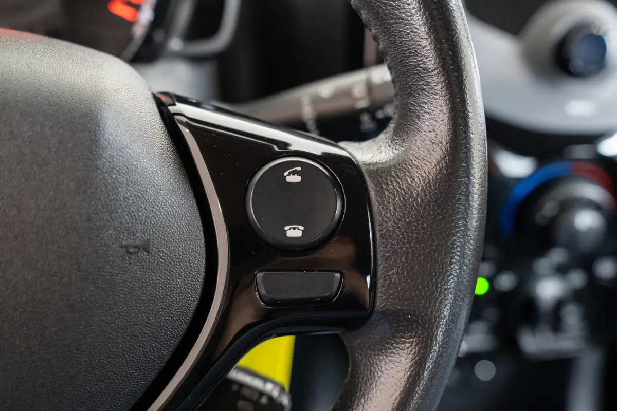 1.0 e-VTi Style | Airco | Cruise Controle | Bluetooth | Elektrische Ramen | LED | Getint Glas |