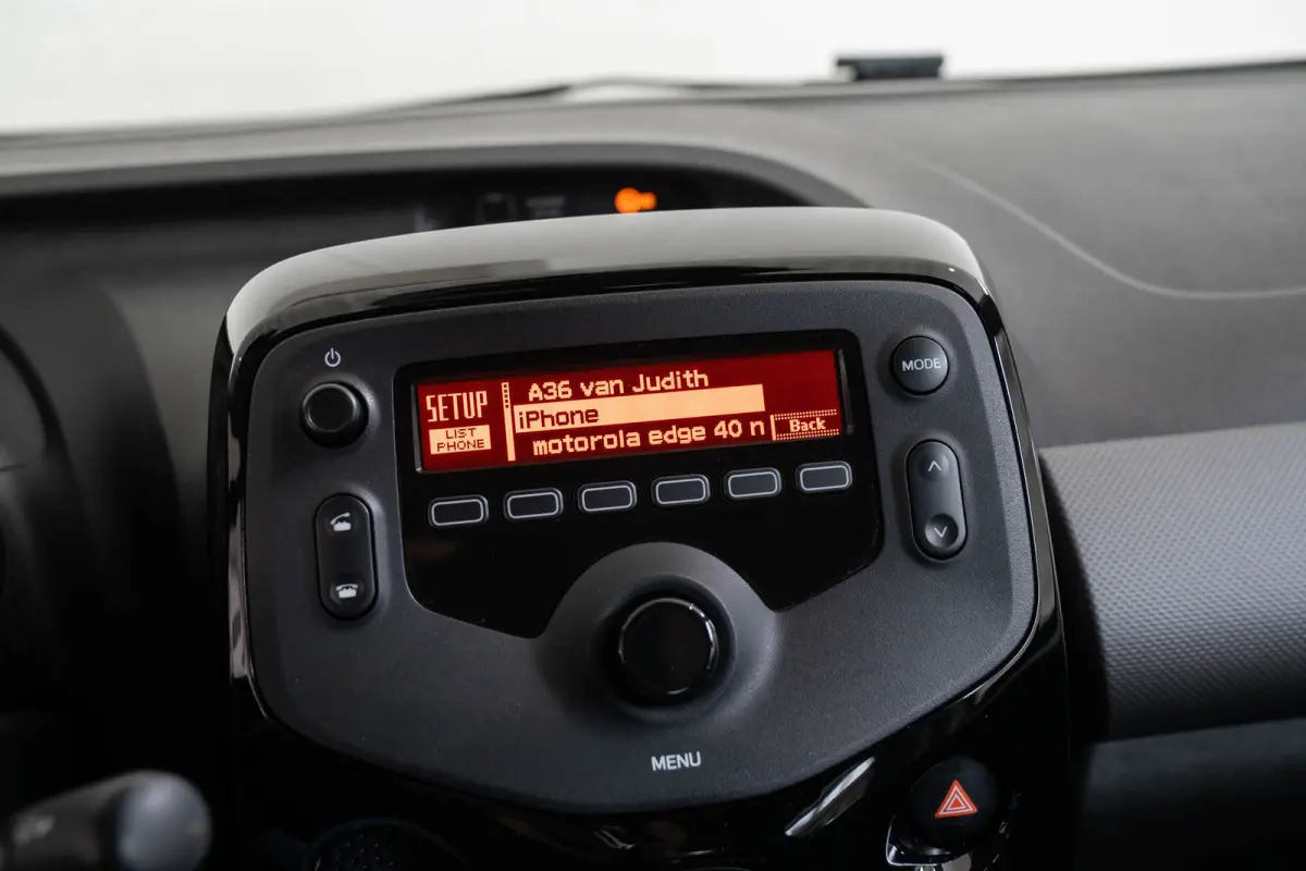 1.0 e-VTi Style | Airco | Cruise Controle | Bluetooth | Elektrische Ramen | LED | Getint Glas |