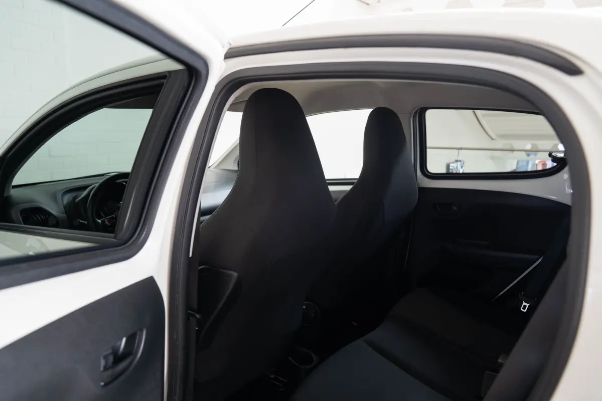 1.0 e-VTi Style | Airco | Cruise Controle | Bluetooth | Elektrische Ramen | LED | Getint Glas |