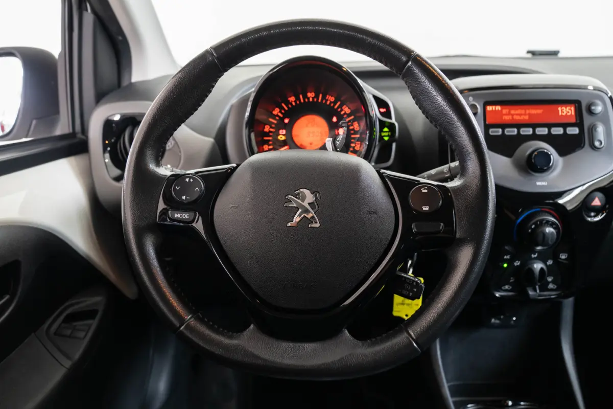1.0 e-VTi Style | Airco | Cruise Controle | Bluetooth | Elektrische Ramen | LED | Getint Glas |