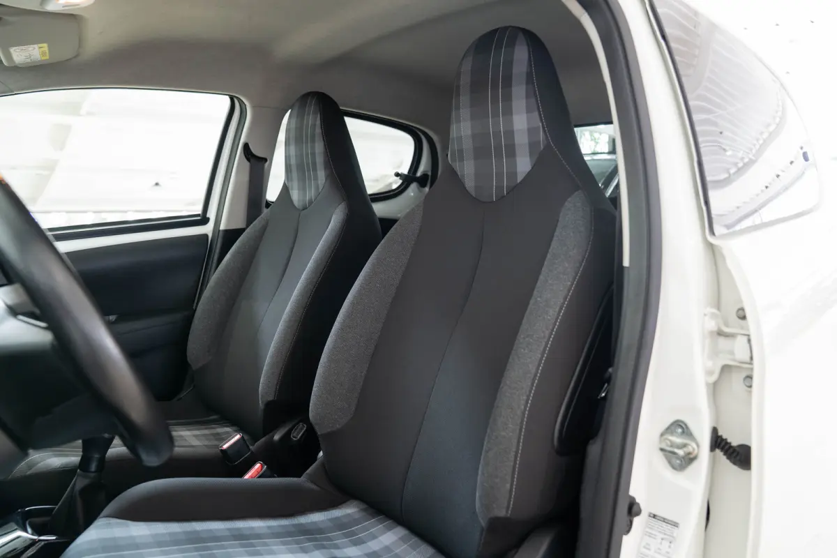 1.0 e-VTi Style | Airco | Cruise Controle | Bluetooth | Elektrische Ramen | LED | Getint Glas |
