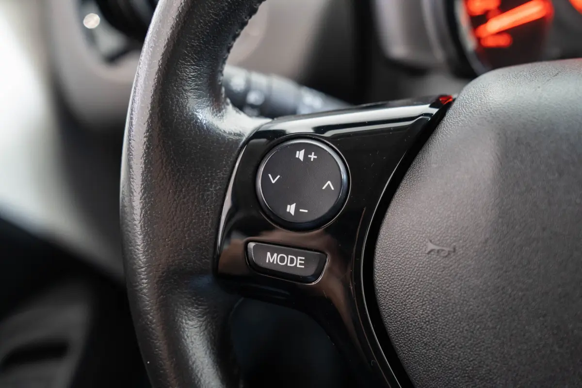 1.0 e-VTi Style | Airco | Cruise Controle | Bluetooth | Elektrische Ramen | LED | Getint Glas |