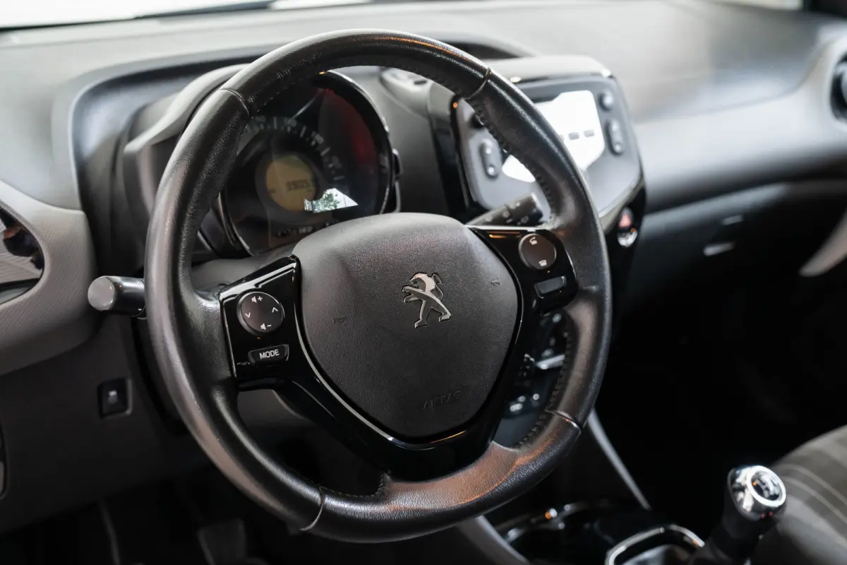 1.0 e-VTi Style | Airco | Cruise Controle | Bluetooth | Elektrische Ramen | LED | Getint Glas |