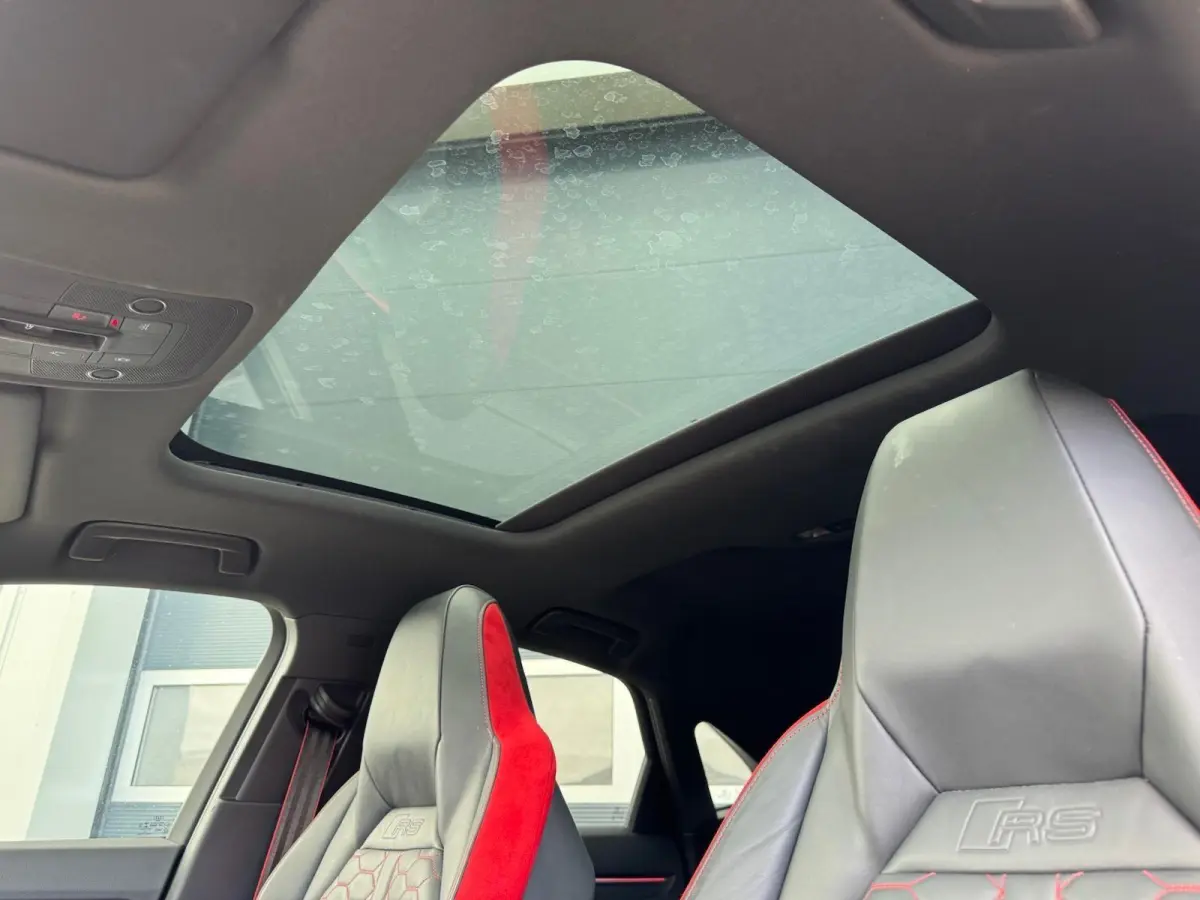 RS Q3 2.5 TFSI | RS Geruit Leder | Panorama | Virutal Cockpit | 360 Camera | Individual Velgen | Adaptive Cruise | CarPlay | Navigatie | Climate