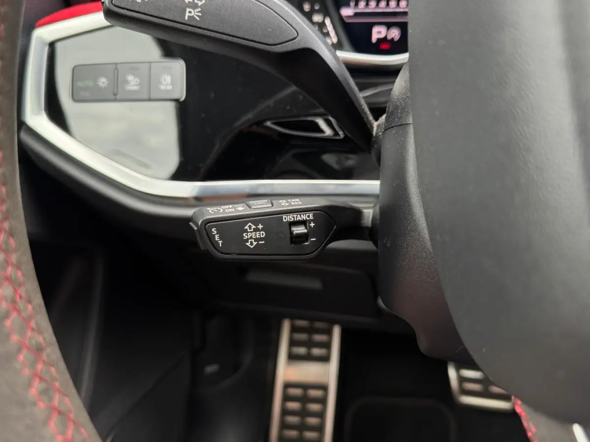 RS Q3 2.5 TFSI | RS Geruit Leder | Panorama | Virutal Cockpit | 360 Camera | Individual Velgen | Adaptive Cruise | CarPlay | Navigatie | Climate