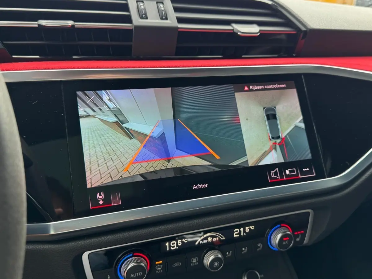 RS Q3 2.5 TFSI | RS Geruit Leder | Panorama | Virutal Cockpit | 360 Camera | Individual Velgen | Adaptive Cruise | CarPlay | Navigatie | Climate