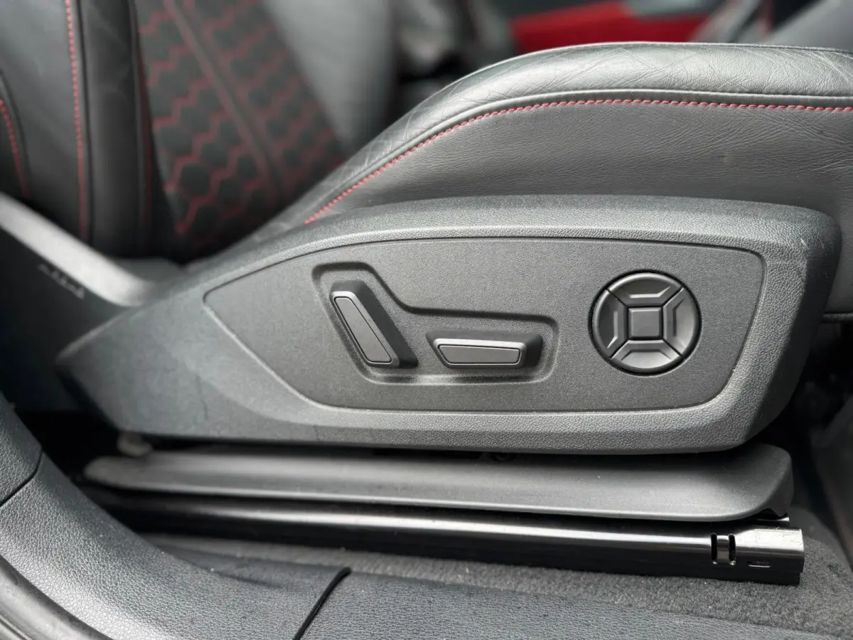 RS Q3 2.5 TFSI | RS Geruit Leder | Panorama | Virutal Cockpit | 360 Camera | Individual Velgen | Adaptive Cruise | CarPlay | Navigatie | Climate