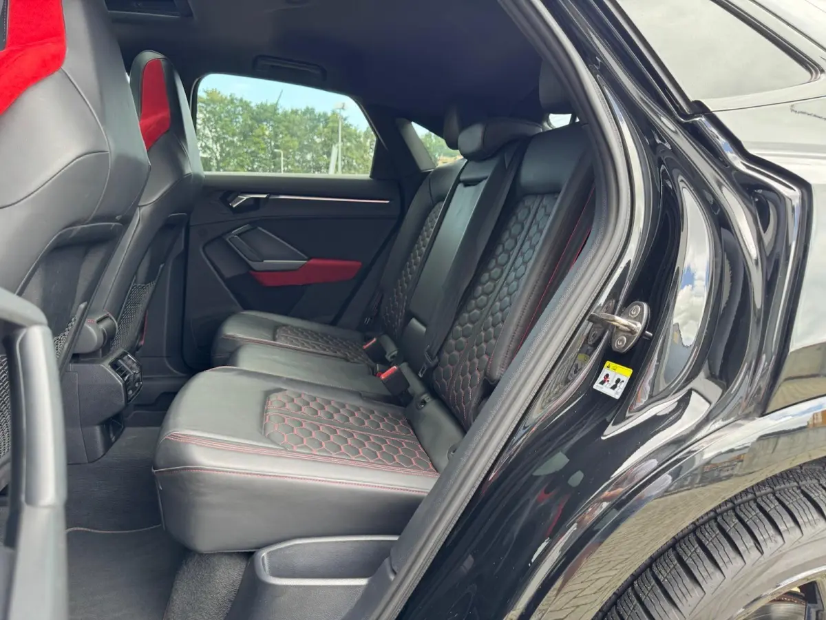 RS Q3 2.5 TFSI | RS Geruit Leder | Panorama | Virutal Cockpit | 360 Camera | Individual Velgen | Adaptive Cruise | CarPlay | Navigatie | Climate