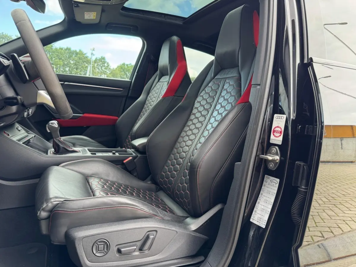 RS Q3 2.5 TFSI | RS Geruit Leder | Panorama | Virutal Cockpit | 360 Camera | Individual Velgen | Adaptive Cruise | CarPlay | Navigatie | Climate