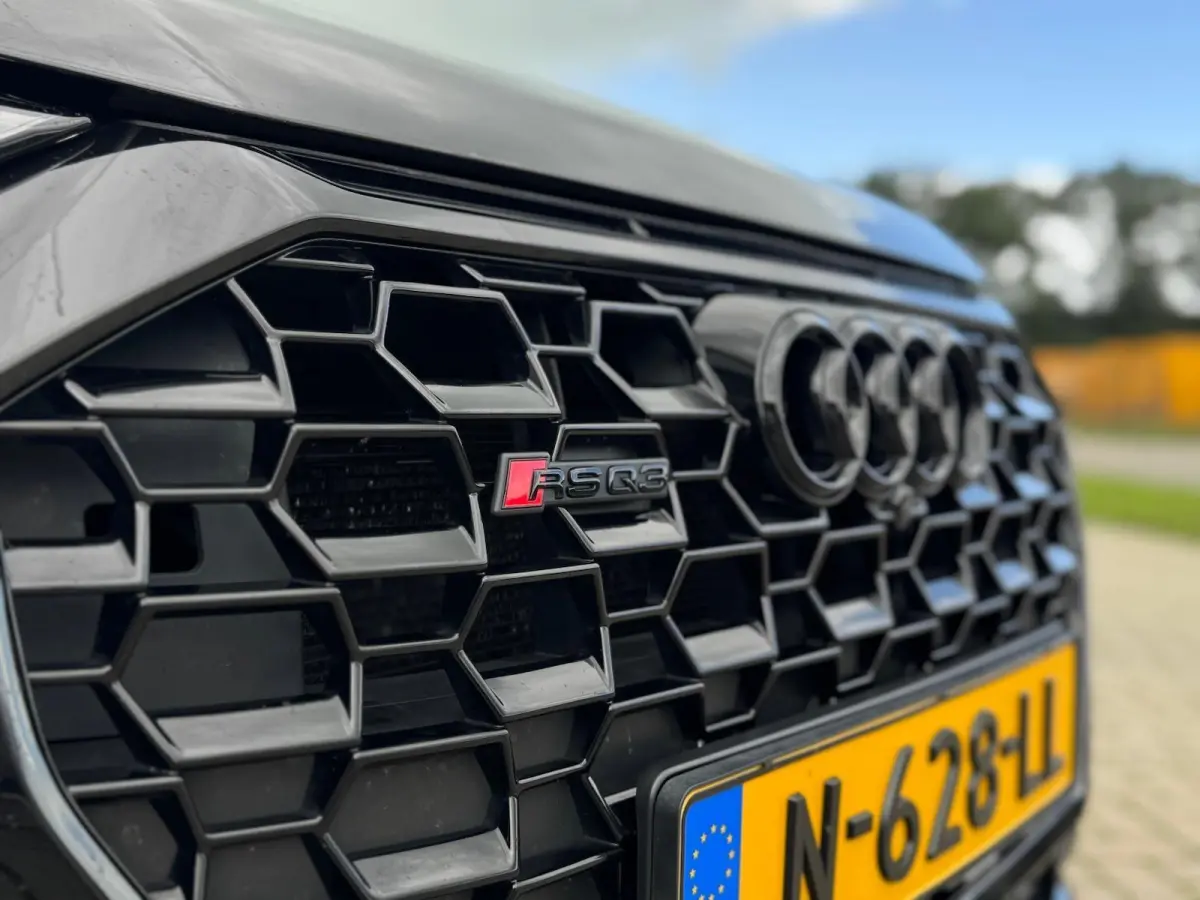 RS Q3 2.5 TFSI | RS Geruit Leder | Panorama | Virutal Cockpit | 360 Camera | Individual Velgen | Adaptive Cruise | CarPlay | Navigatie | Climate