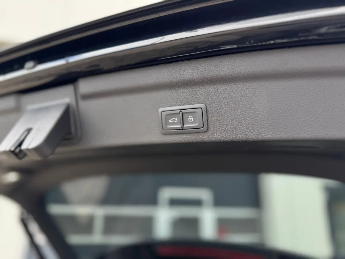 RS Q3 2.5 TFSI | RS Geruit Leder | Panorama | Virutal Cockpit | 360 Camera | Individual Velgen | Adaptive Cruise | CarPlay | Navigatie | Climate