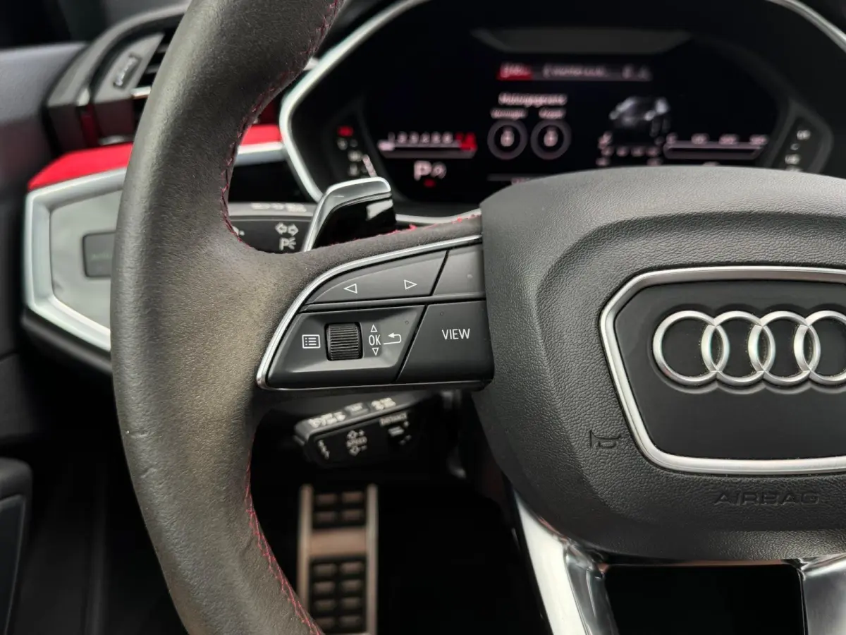 RS Q3 2.5 TFSI | RS Geruit Leder | Panorama | Virutal Cockpit | 360 Camera | Individual Velgen | Adaptive Cruise | CarPlay | Navigatie | Climate