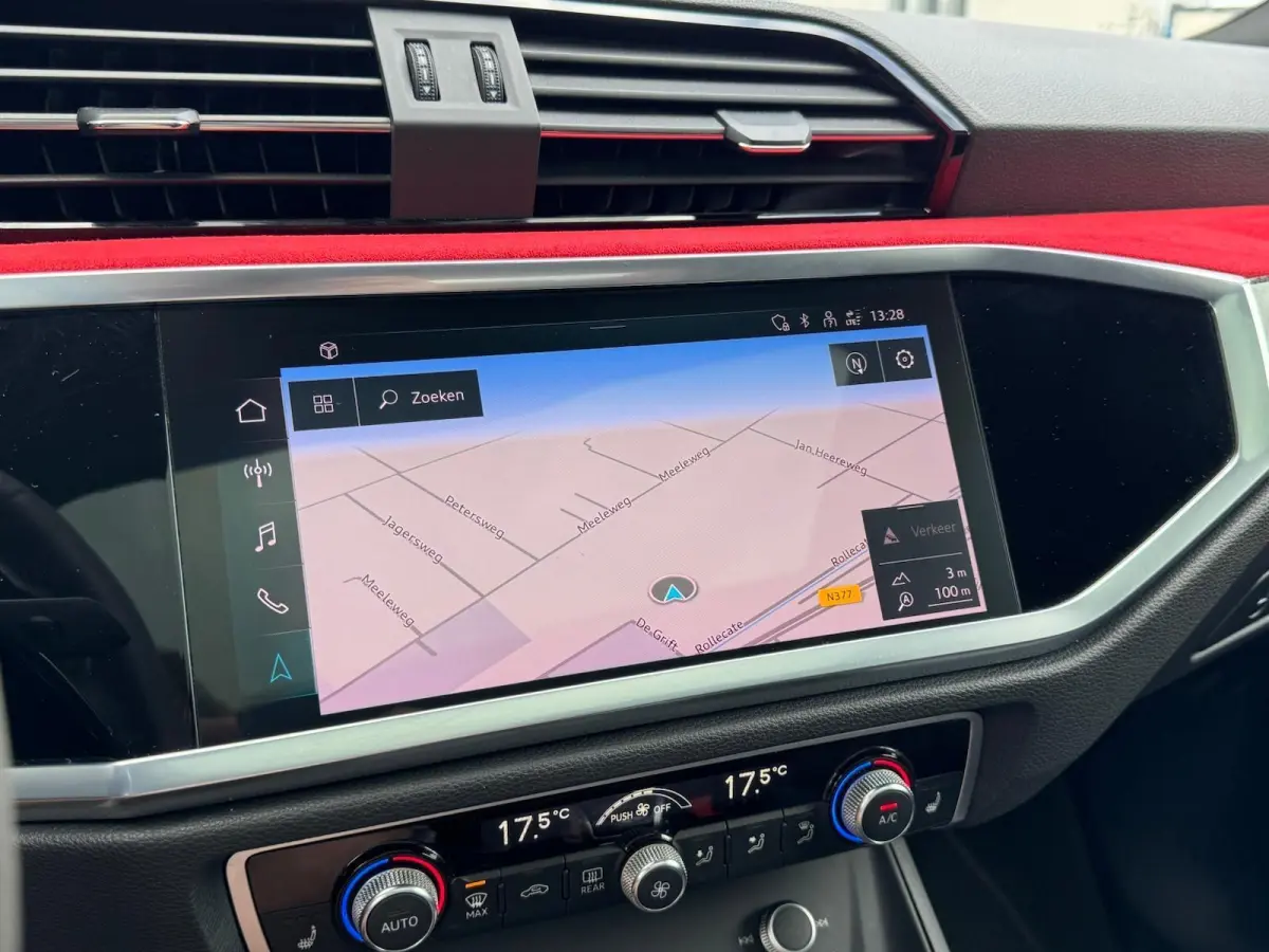 RS Q3 2.5 TFSI | RS Geruit Leder | Panorama | Virutal Cockpit | 360 Camera | Individual Velgen | Adaptive Cruise | CarPlay | Navigatie | Climate
