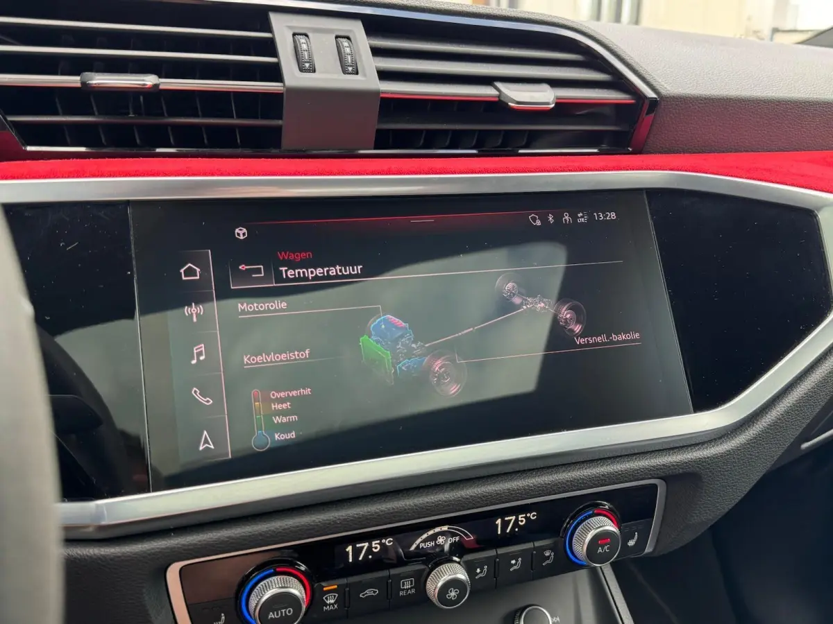 RS Q3 2.5 TFSI | RS Geruit Leder | Panorama | Virutal Cockpit | 360 Camera | Individual Velgen | Adaptive Cruise | CarPlay | Navigatie | Climate