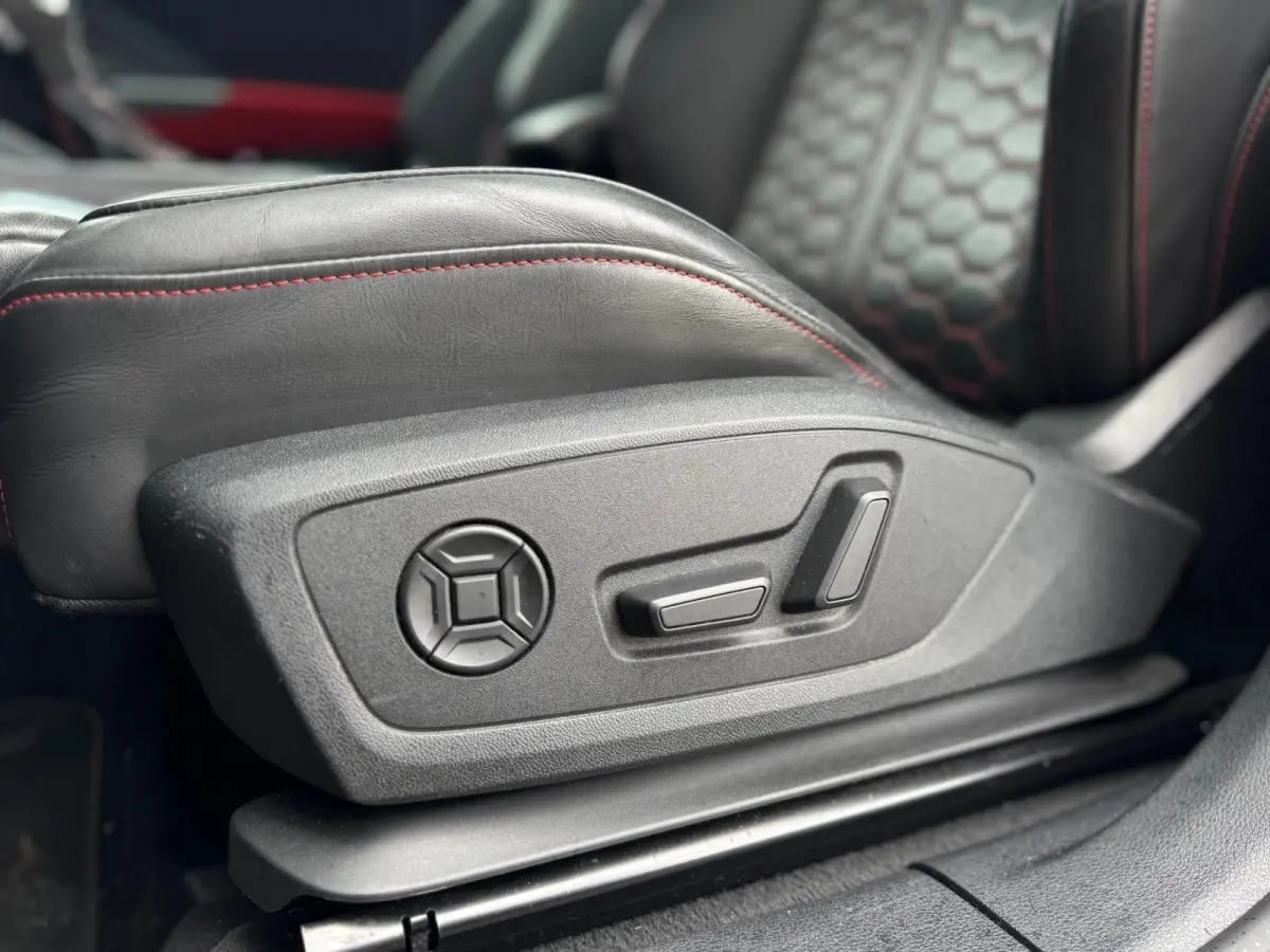 RS Q3 2.5 TFSI | RS Geruit Leder | Panorama | Virutal Cockpit | 360 Camera | Individual Velgen | Adaptive Cruise | CarPlay | Navigatie | Climate