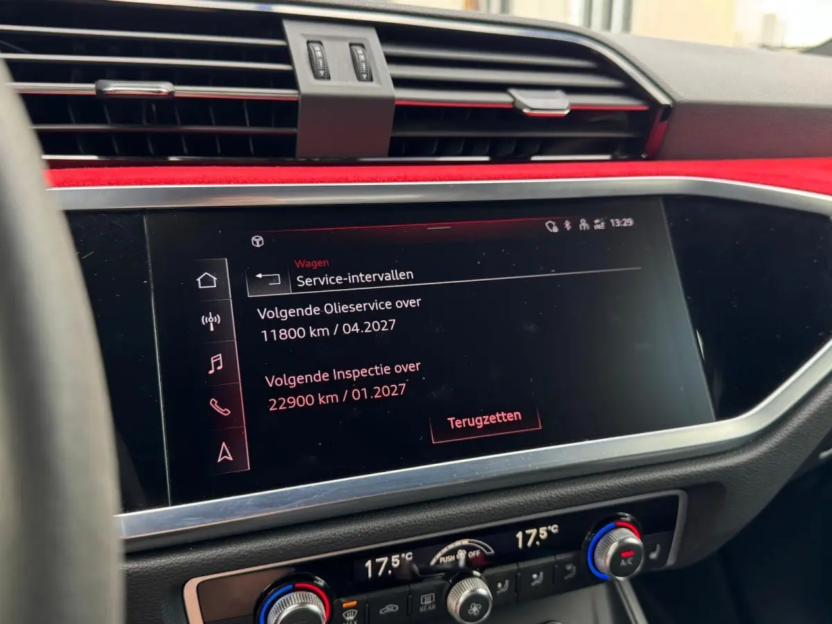 RS Q3 2.5 TFSI | RS Geruit Leder | Panorama | Virutal Cockpit | 360 Camera | Individual Velgen | Adaptive Cruise | CarPlay | Navigatie | Climate