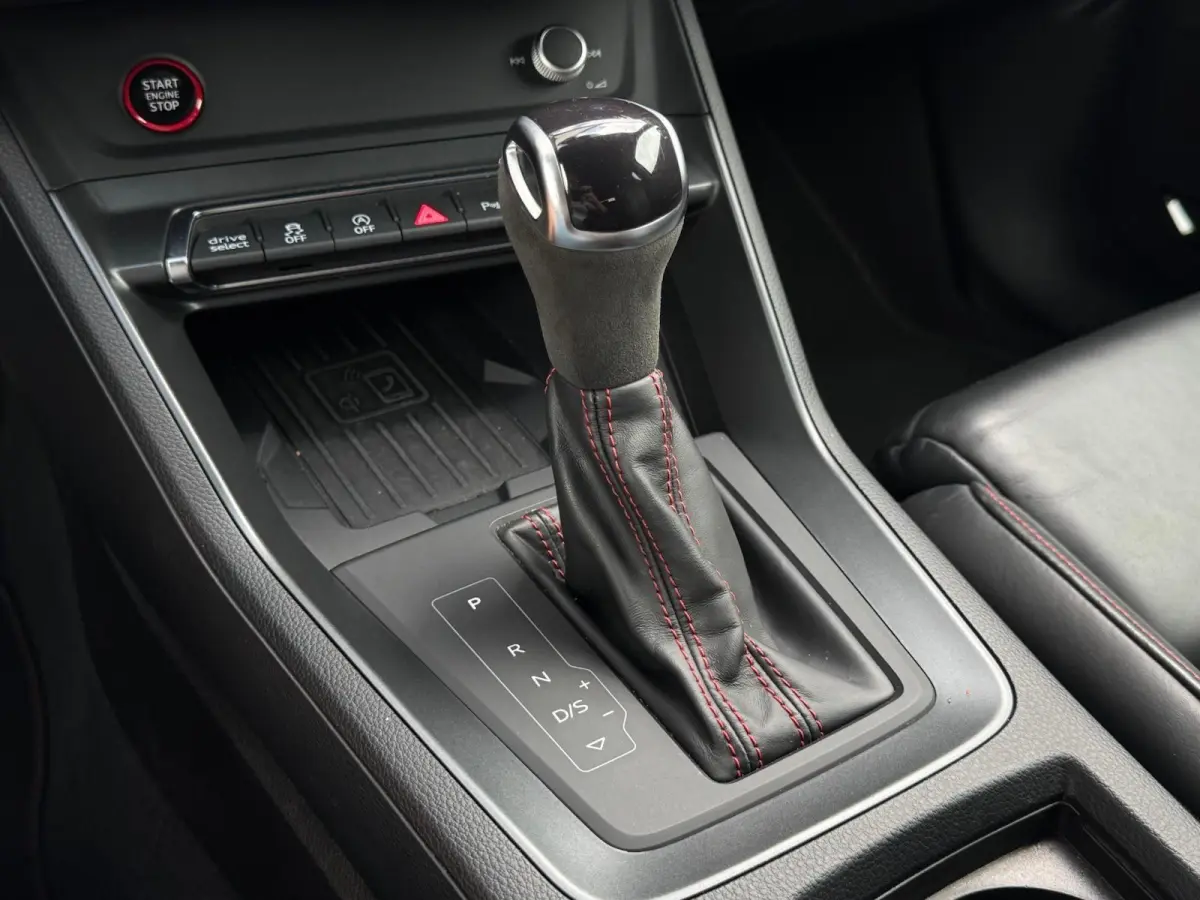 RS Q3 2.5 TFSI | RS Geruit Leder | Panorama | Virutal Cockpit | 360 Camera | Individual Velgen | Adaptive Cruise | CarPlay | Navigatie | Climate