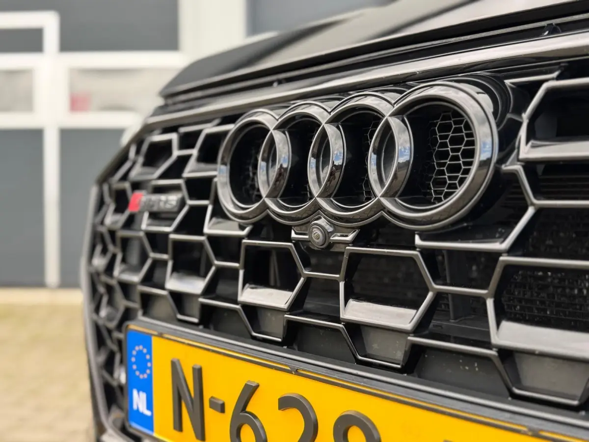 RS Q3 2.5 TFSI | RS Geruit Leder | Panorama | Virutal Cockpit | 360 Camera | Individual Velgen | Adaptive Cruise | CarPlay | Navigatie | Climate