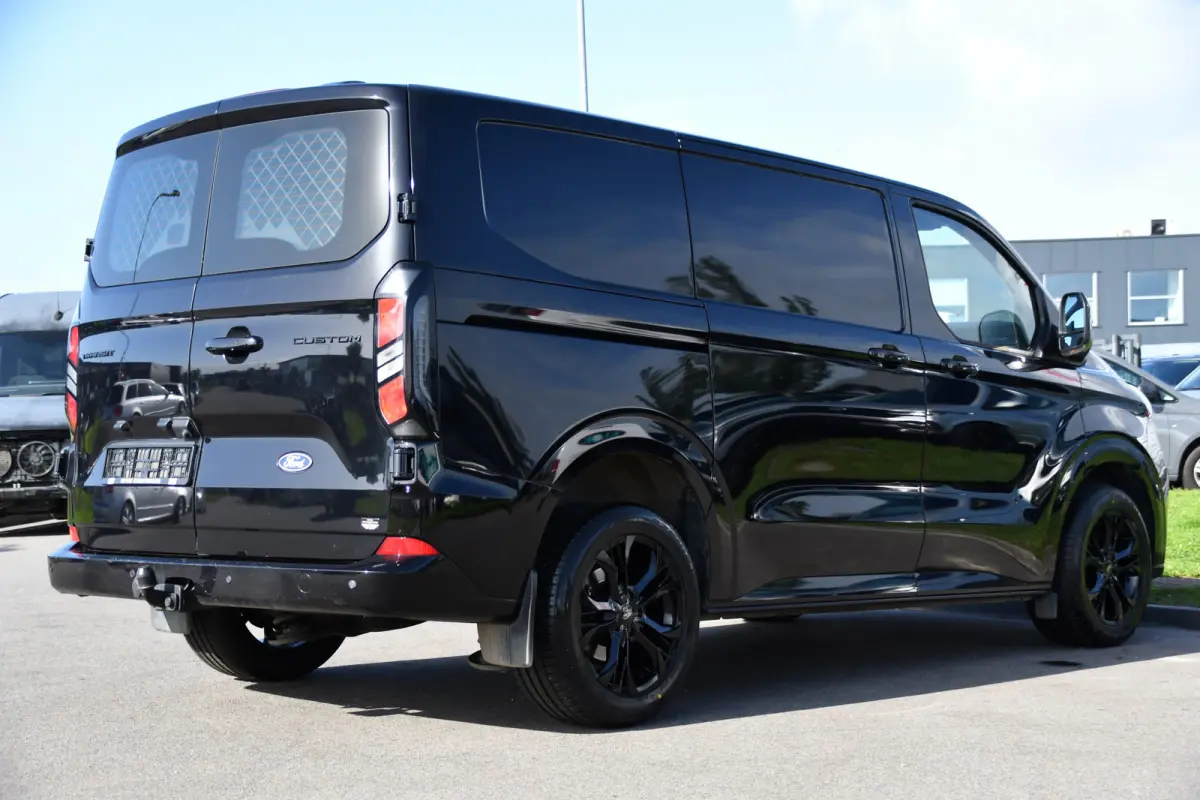 300 2.0 TDCI L1H1 Limited Black Edition Camera, Cruise, Carplay, LED, Stoelverwarming , 150pk, Sensoren, Trekhaak, Multimedia, Uniek!