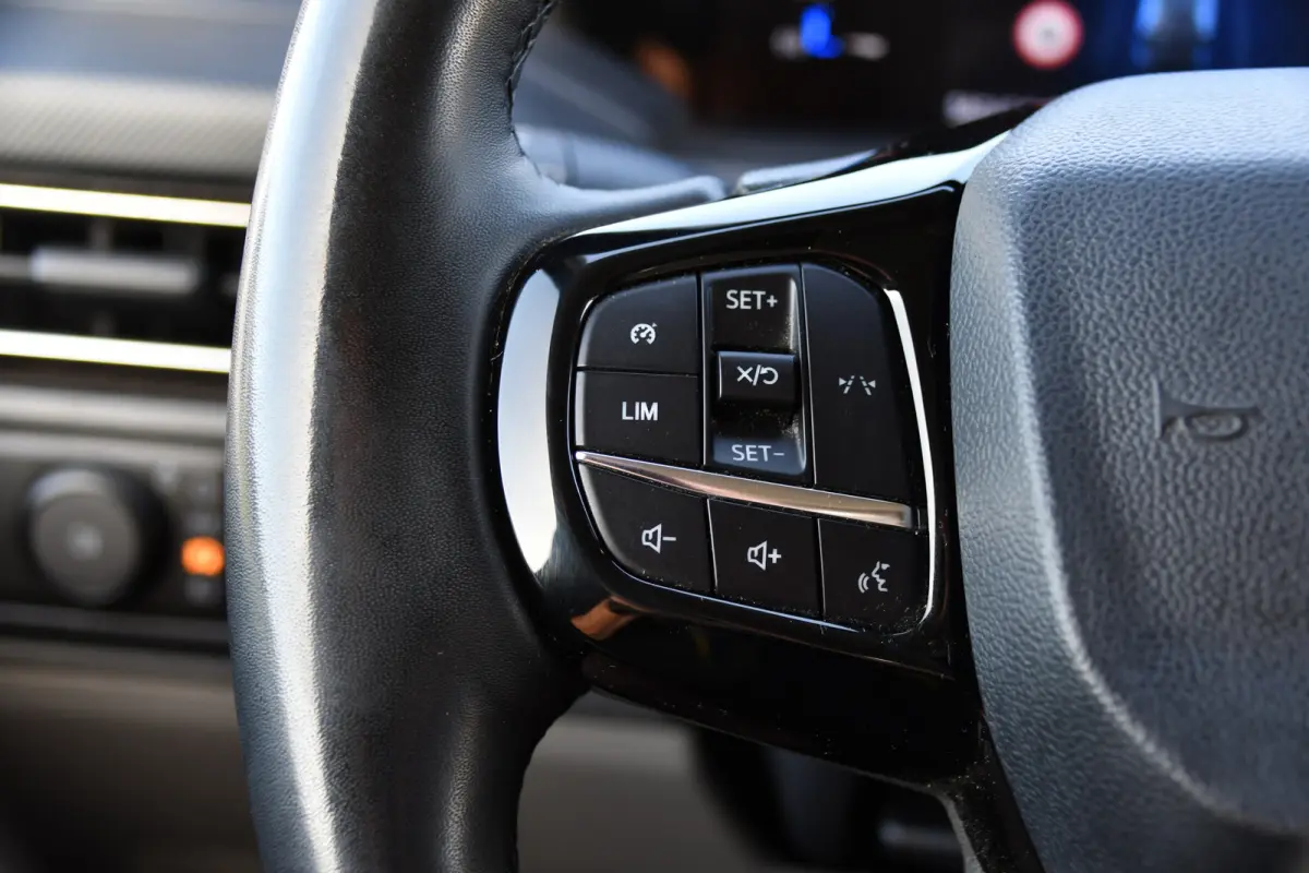300 2.0 TDCI L1H1 Limited Black Edition Camera, Cruise, Carplay, LED, Stoelverwarming , 150pk, Sensoren, Trekhaak, Multimedia, Uniek!