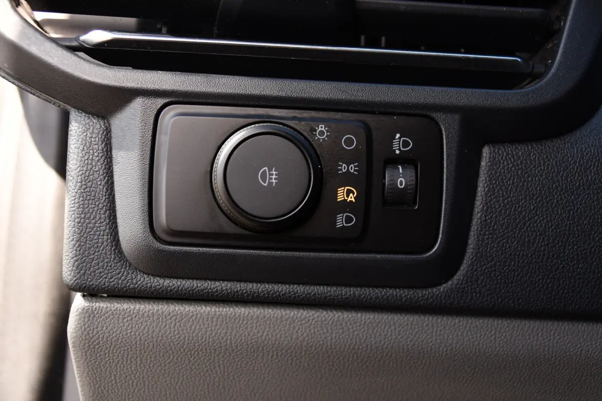 300 2.0 TDCI L1H1 Limited Black Edition Camera, Cruise, Carplay, LED, Stoelverwarming , 150pk, Sensoren, Trekhaak, Multimedia, Uniek!