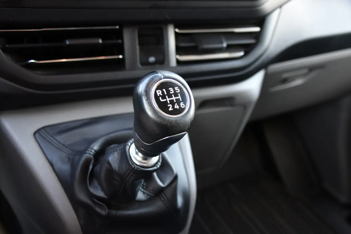 300 2.0 TDCI L1H1 Limited Black Edition Camera, Cruise, Carplay, LED, Stoelverwarming , 150pk, Sensoren, Trekhaak, Multimedia, Uniek!