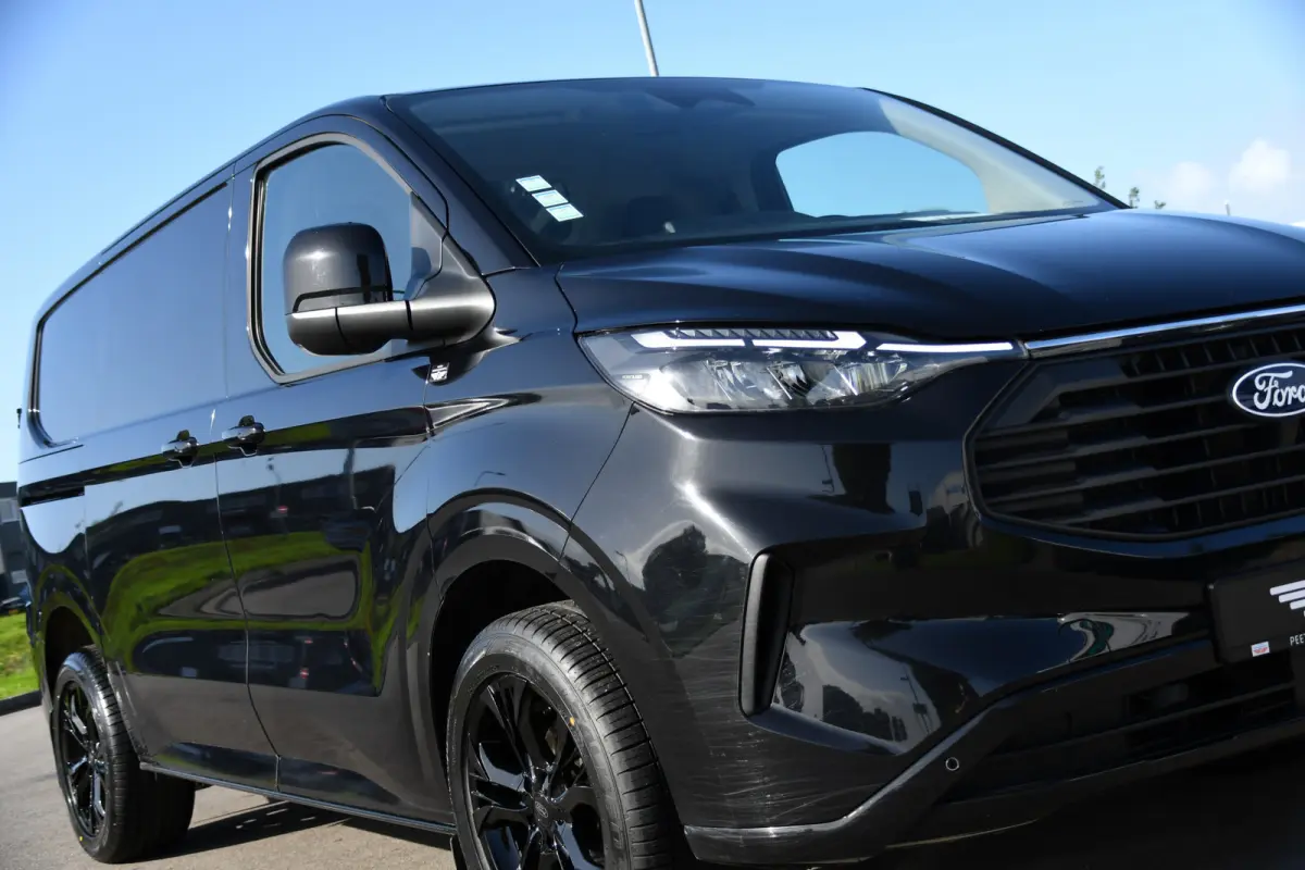 300 2.0 TDCI L1H1 Limited Black Edition Camera, Cruise, Carplay, LED, Stoelverwarming , 150pk, Sensoren, Trekhaak, Multimedia, Uniek!
