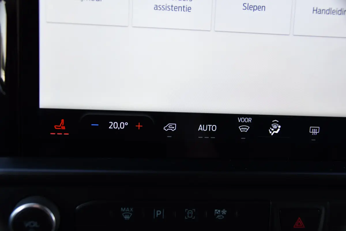 300 2.0 TDCI L1H1 Limited Black Edition Camera, Cruise, Carplay, LED, Stoelverwarming , 150pk, Sensoren, Trekhaak, Multimedia, Uniek!