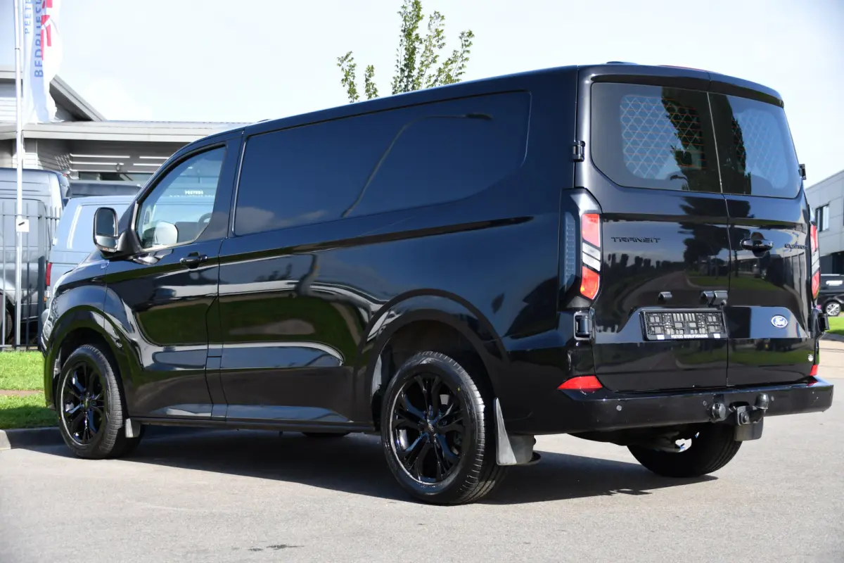 300 2.0 TDCI L1H1 Limited Black Edition Camera, Cruise, Carplay, LED, Stoelverwarming , 150pk, Sensoren, Trekhaak, Multimedia, Uniek!