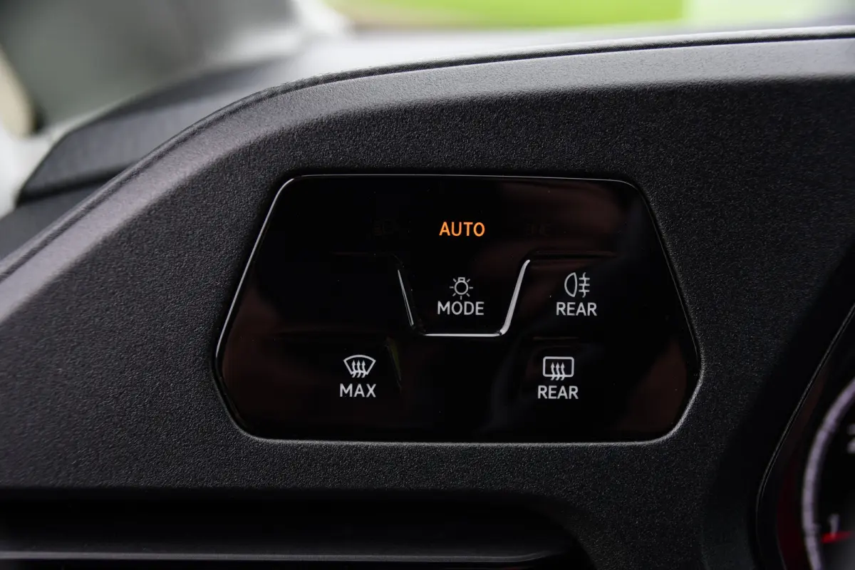 1.5 TSI PB Edition Camera, Adaptieve Cruise, Carplay, LED, Stoelverwarming, Multimedia, Automaat, 115pk, Benzine, Uniek!