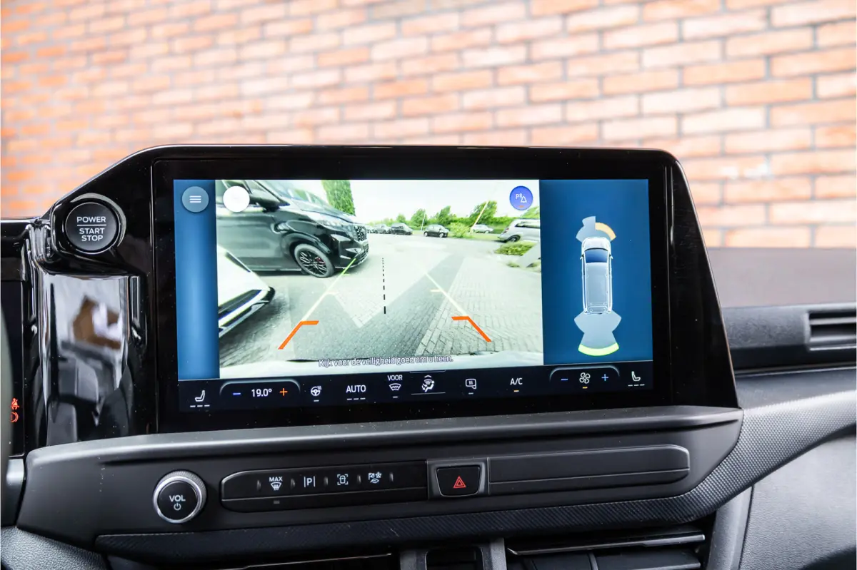 320 2.0 TDCI 150 PK L2H1 Limited | 6-zitter | ACC | Blind Spot | Navigatie | CarPlay | Camera | Trekhaak | Stoel- en stuurwielverwarming | DAB | BPM Vrij | Luxe dubbel cabine