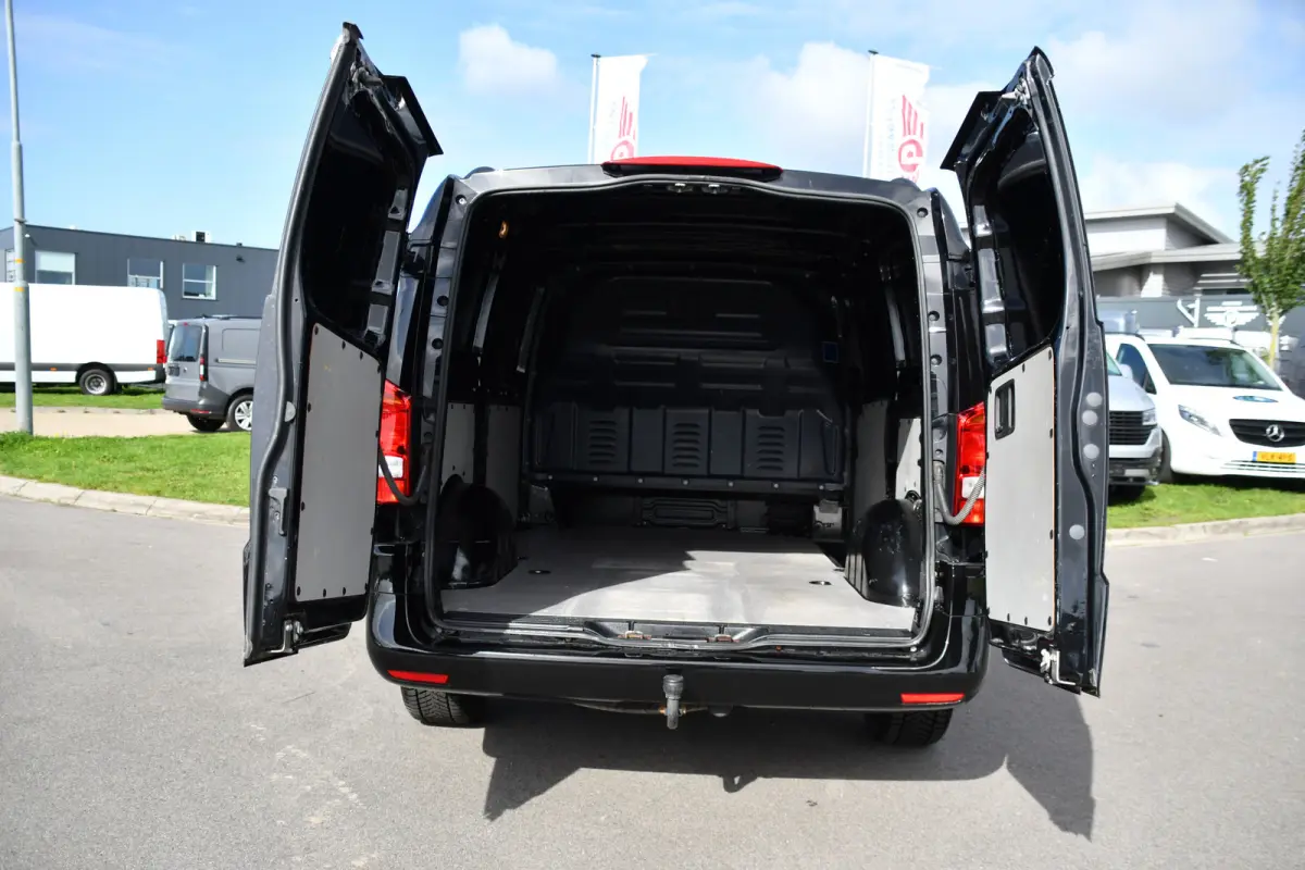 116 CDI L2 Black Edition Camera, Cruise, Carplay, LED, 164pk, Stoelverwarming, Standkachel, Automaat, Multimedia, Uniek!