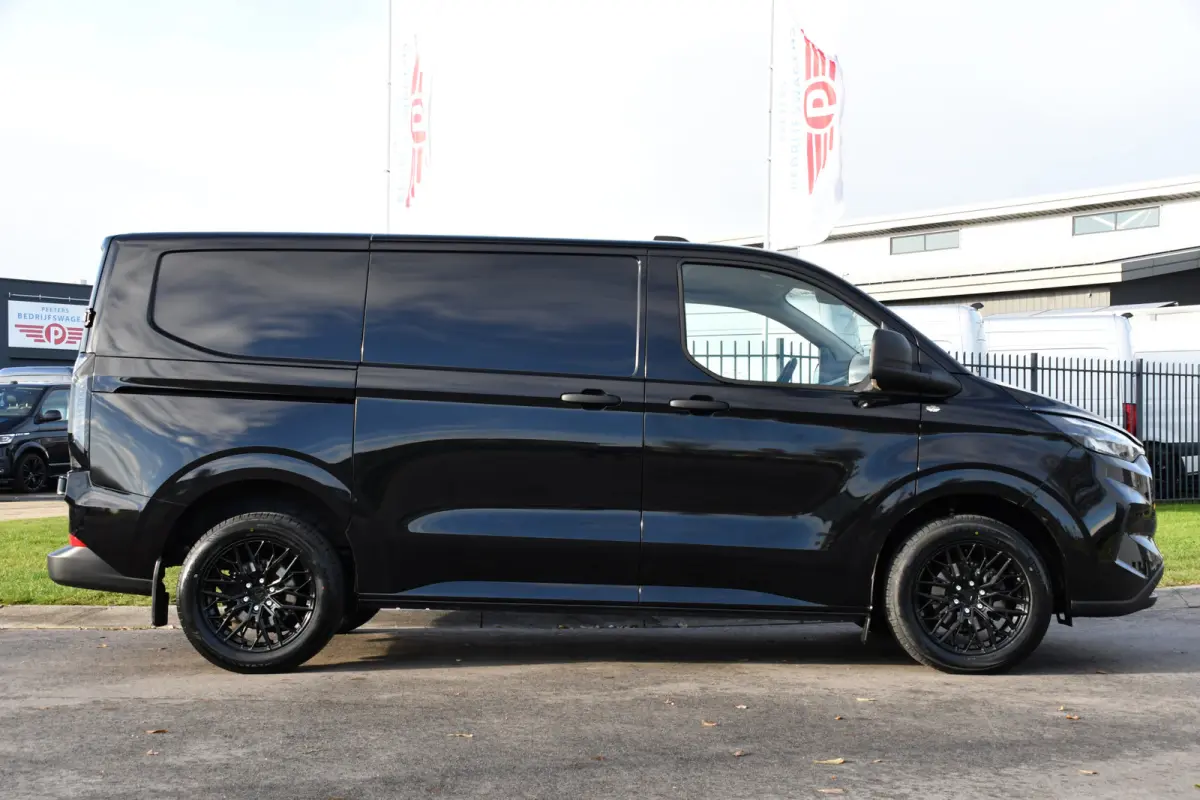 300 2.0 TDCI L1H1 Black Edition Virtual, Cruise, Carplay, Camera, LED, Automaat, 136pk, Stoelverwarming, Multimedia, Uniek!