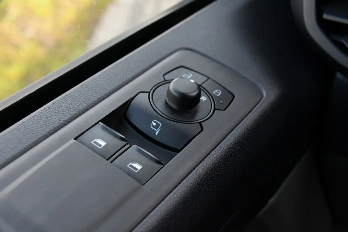 300 2.0 TDCI L1H1 Black Edition Virtual, Cruise, Carplay, Camera, LED, Automaat, 136pk, Stoelverwarming, Multimedia, Uniek!