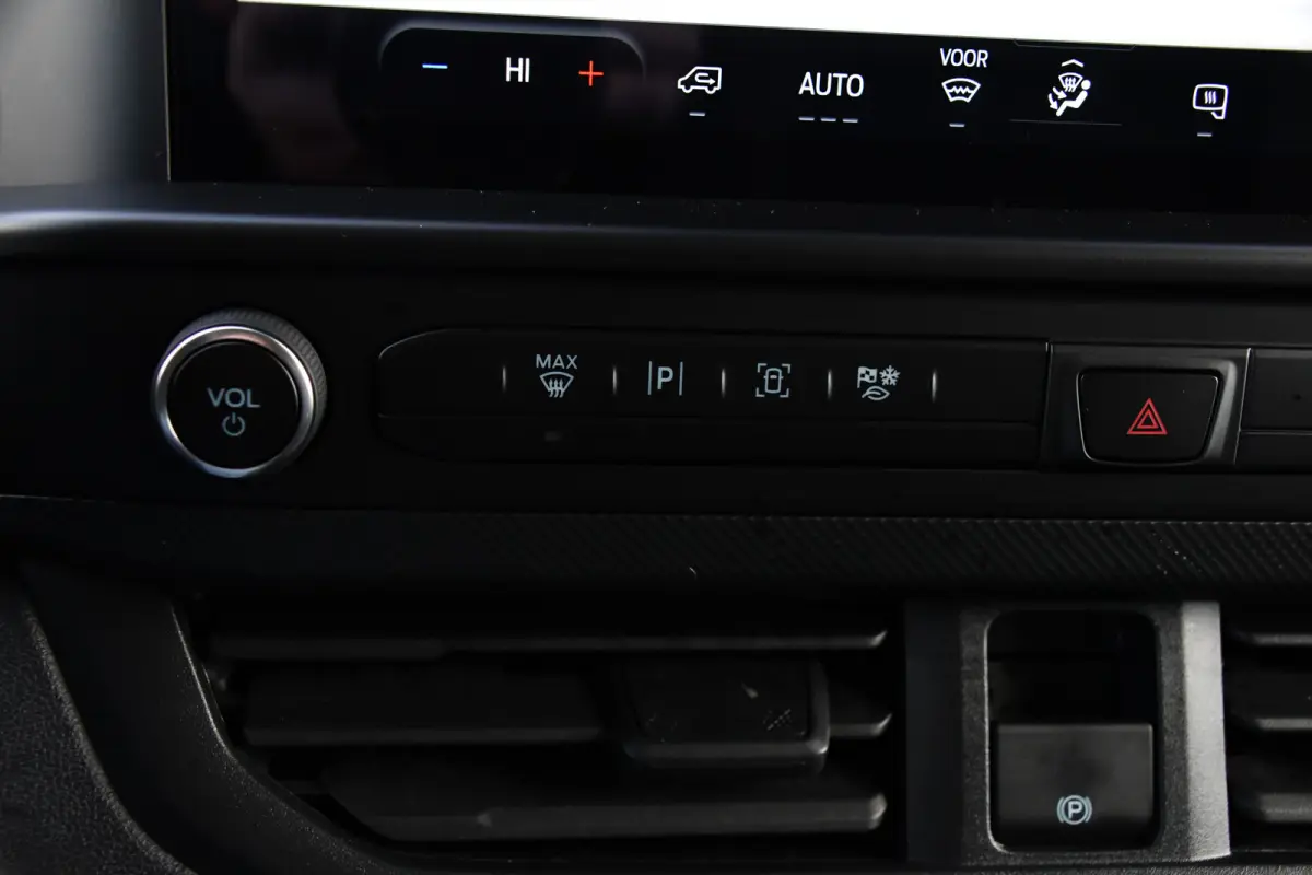 300 2.0 TDCI L1H1 Black Edition Virtual, Cruise, Carplay, Camera, LED, Automaat, 136pk, Stoelverwarming, Multimedia, Uniek!