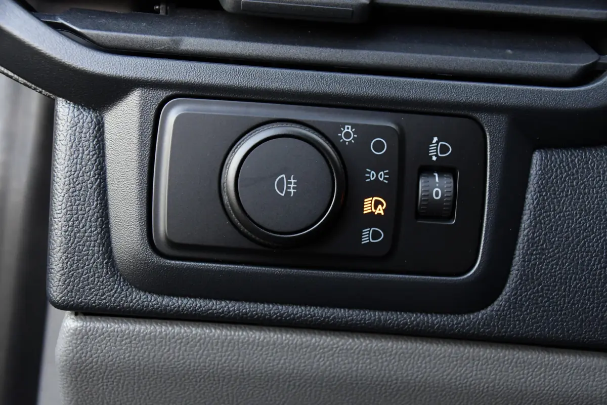 300 2.0 TDCI L1H1 Black Edition Virtual, Cruise, Carplay, Camera, LED, Automaat, 136pk, Stoelverwarming, Multimedia, Uniek!