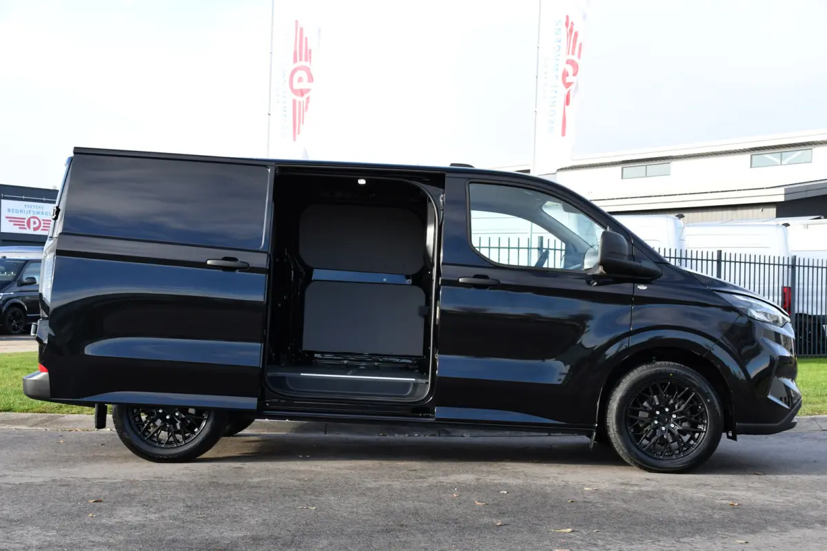 300 2.0 TDCI L1H1 Black Edition Virtual, Cruise, Carplay, Camera, LED, Automaat, 136pk, Stoelverwarming, Multimedia, Uniek!