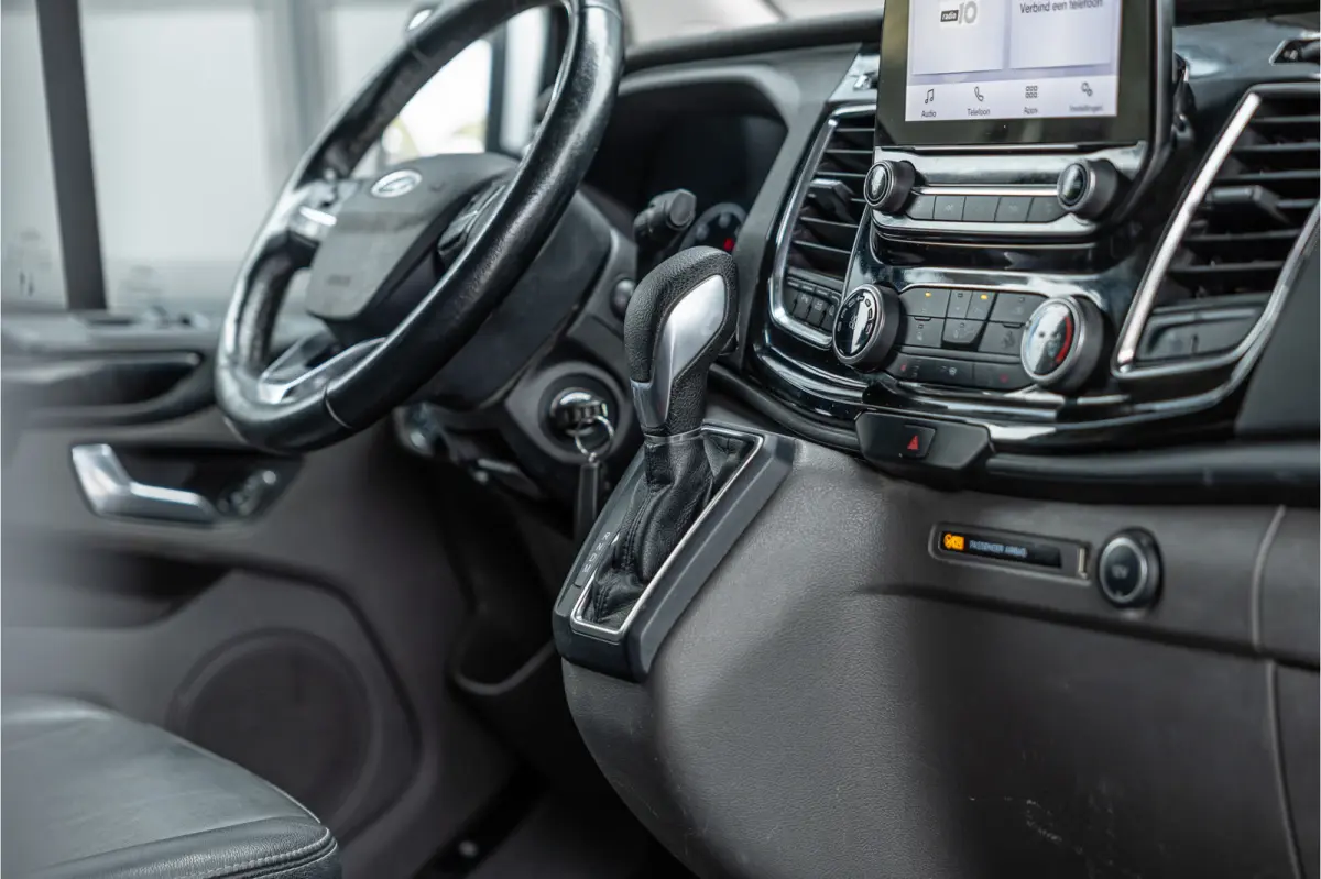 320 2.0 TDCI 185 PK L2H1 Sport | L+R Schuifdeur | CarPlay | Camera | Navigatie | Trekhaak | Stoelverwarming | Cruise control | DAB | Nieuwe APK