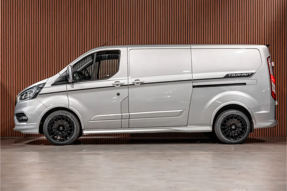 320 2.0 TDCI 185 PK L2H1 Sport | L+R Schuifdeur | CarPlay | Camera | Navigatie | Trekhaak | Stoelverwarming | Cruise control | DAB | Nieuwe APK