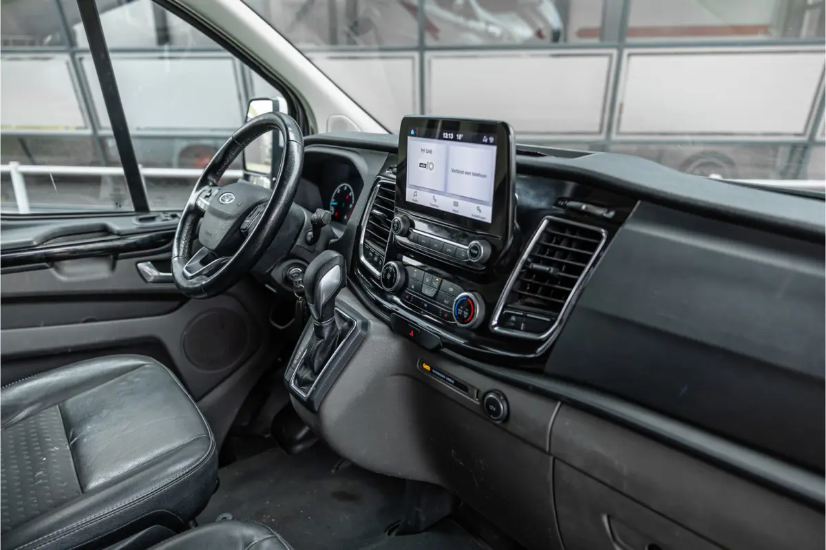 320 2.0 TDCI 185 PK L2H1 Sport | L+R Schuifdeur | CarPlay | Camera | Navigatie | Trekhaak | Stoelverwarming | Cruise control | DAB | Nieuwe APK