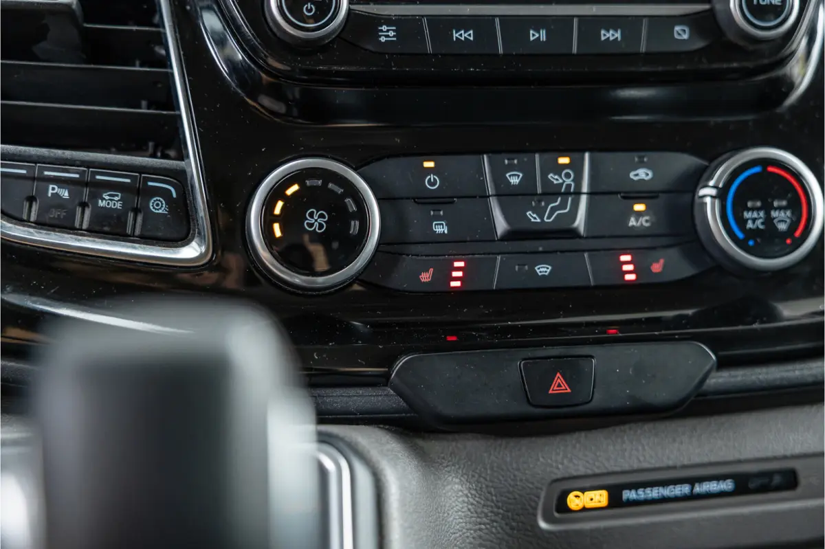 320 2.0 TDCI 185 PK L2H1 Sport | L+R Schuifdeur | CarPlay | Camera | Navigatie | Trekhaak | Stoelverwarming | Cruise control | DAB | Nieuwe APK