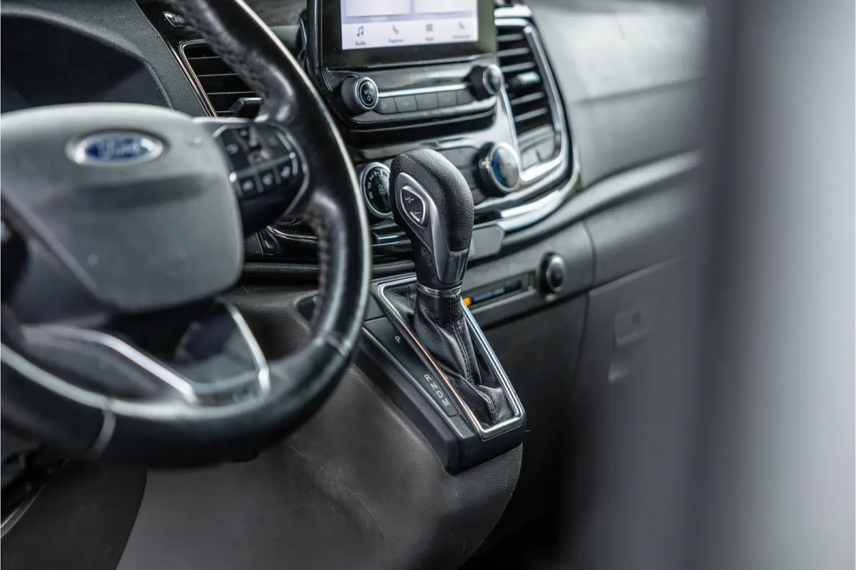 320 2.0 TDCI 185 PK L2H1 Sport | L+R Schuifdeur | CarPlay | Camera | Navigatie | Trekhaak | Stoelverwarming | Cruise control | DAB | Nieuwe APK