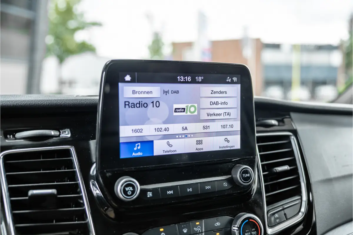 320 2.0 TDCI 185 PK L2H1 Sport | L+R Schuifdeur | CarPlay | Camera | Navigatie | Trekhaak | Stoelverwarming | Cruise control | DAB | Nieuwe APK