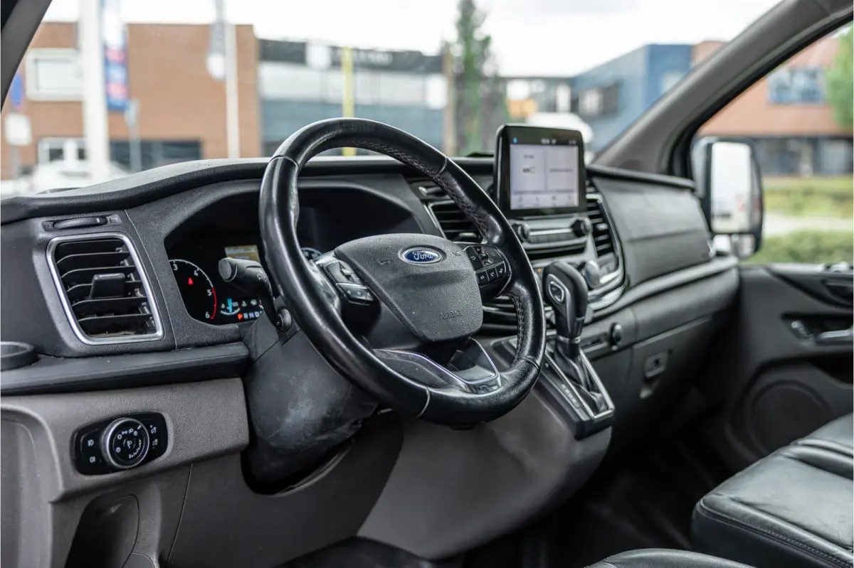 320 2.0 TDCI 185 PK L2H1 Sport | L+R Schuifdeur | CarPlay | Camera | Navigatie | Trekhaak | Stoelverwarming | Cruise control | DAB | Nieuwe APK
