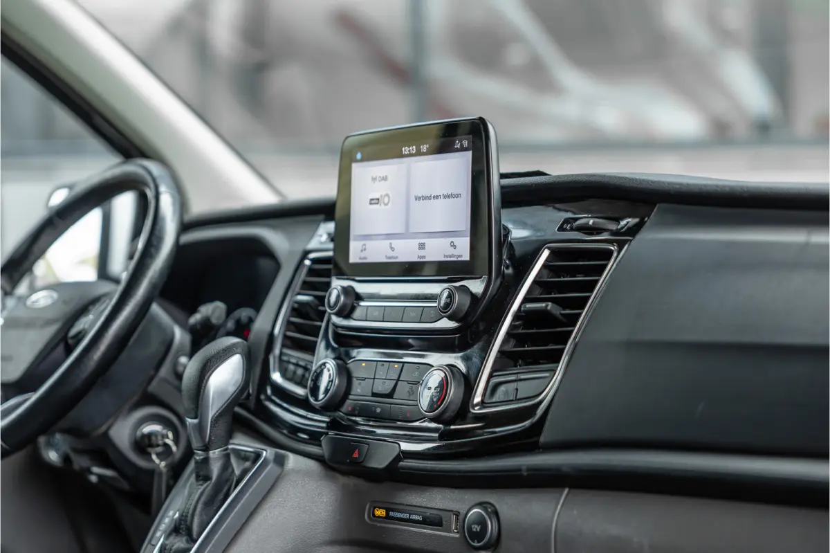320 2.0 TDCI 185 PK L2H1 Sport | L+R Schuifdeur | CarPlay | Camera | Navigatie | Trekhaak | Stoelverwarming | Cruise control | DAB | Nieuwe APK
