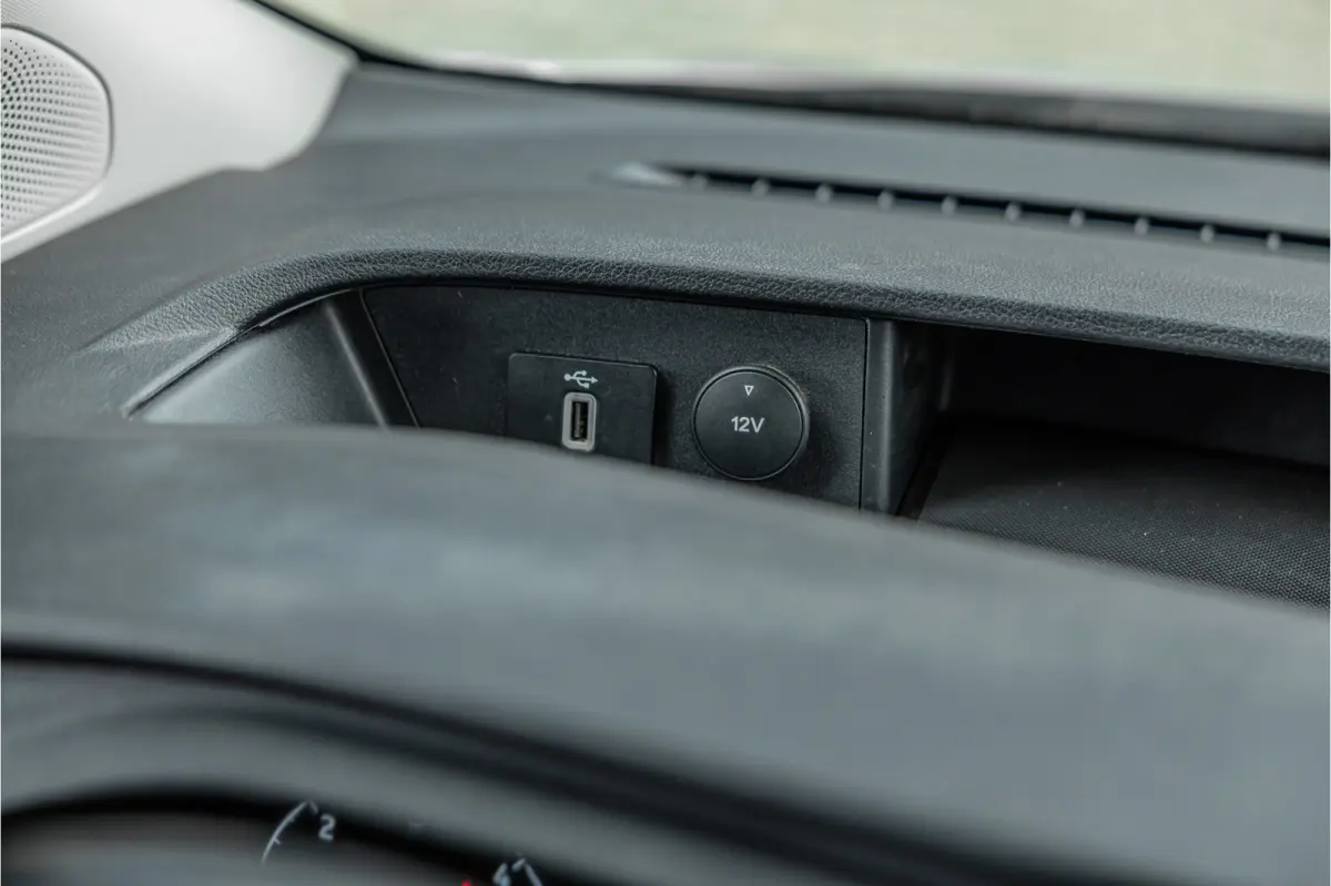 320 2.0 TDCI 185 PK L2H1 Sport | L+R Schuifdeur | CarPlay | Camera | Navigatie | Trekhaak | Stoelverwarming | Cruise control | DAB | Nieuwe APK